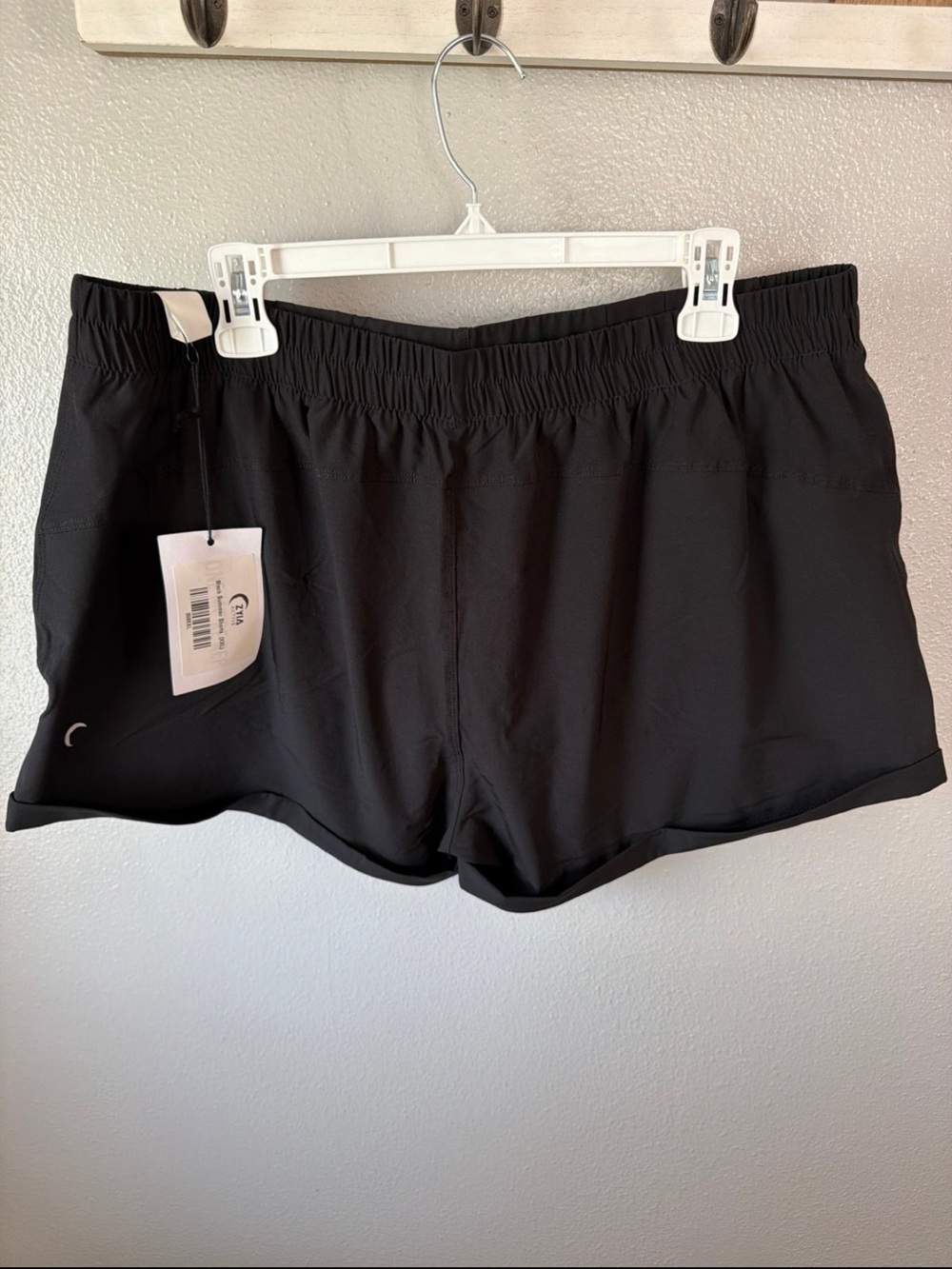 Zyia Shorts - Picture 2 of 4